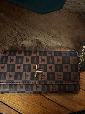 London Fog Wallet Dark Brown And Tan
